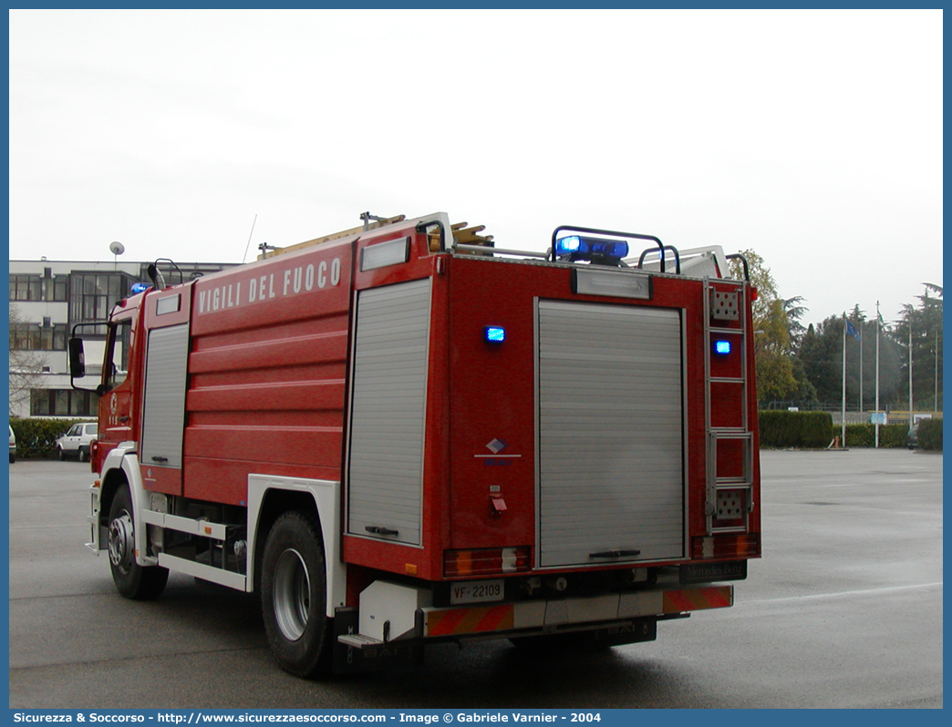 VF 22109
Corpo Nazionale Vigili del Fuoco
Mercedes Benz Atego 1828 I serie restyling
Allestitore BAI S.r.l.
Parole chiave: Corpo;Nazionale;Vigili del Fuoco;Vigili;Fuoco;ABP;A.B.P.;AutoBottePompa;AutoBotte;Mercedes Benz;Atego;1828;BAI;B.A.I.;22109