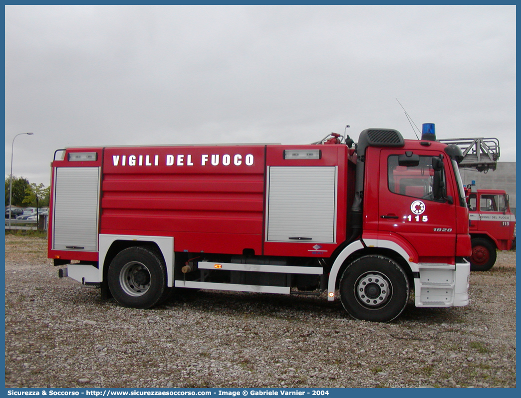 VF 21514
Corpo Nazionale Vigili del Fuoco
Mercedes Benz Atego 1828 I serie restyling
Allestitore BAI S.r.l.
Parole chiave: Corpo;Nazionale;Vigili del Fuoco;Vigili;Fuoco;ABP;A.B.P.;AutoBottePompa;AutoBotte;Mercedes Benz;Atego;1828;BAI;B.A.I.;21514