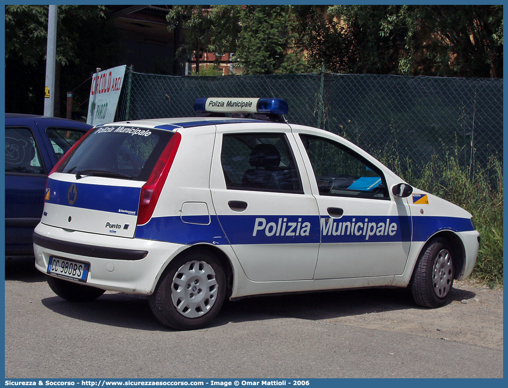 -
Polizia Municipale
Comune di Modena
Fiat Punto II serie
Allestitore Bertazzoni S.r.l.
Parole chiave: Polizia;Locale;Municipale;Modena;Fiat;Punto;Bertazzoni