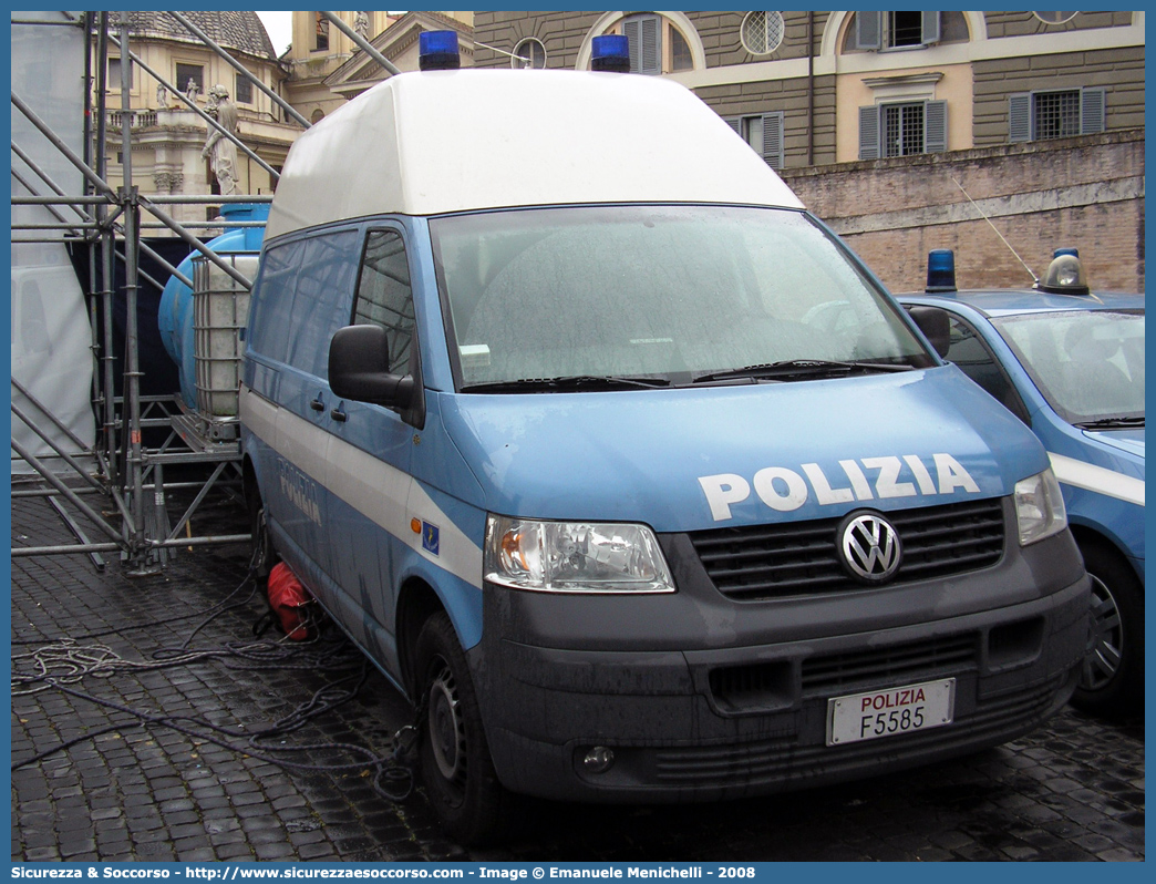 Polizia F5585
Polizia di Stato
Polizia Stradale
Volkswagen Transporter T5
Allestitore Everlux
Parole chiave: Polizia;Stato;Polizia di Stato;Stradale;Volkswagen;Transporter;T5;Everlux;F5585;F 5585