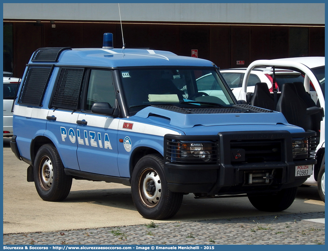 Polizia F0983
Polizia di Stato
Reparto Mobile
Land Rover Discovery II serie restyling
Allestitore Carrozzeria Marazzi S.p.A.
Parole chiave: PS;P.S.;Polizia;Polizia di Stato;Reparto Mobile;Fuoristrada;Land Rover;Discovery;Marazzi