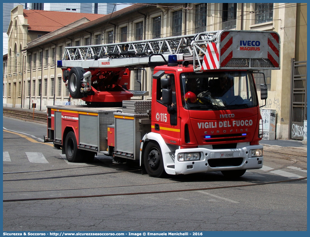 VF 22935
Corpo Nazionale Vigili del Fuoco
Iveco 150E28 EuroFire II serie
Allestitore Magirus
Parole chiave: VVF;V.V.F.;Corpo;Nazionale;Vigili;del;Fuoco;AutoScala;AS;Iveco;150E28;EuroFire;Magirus