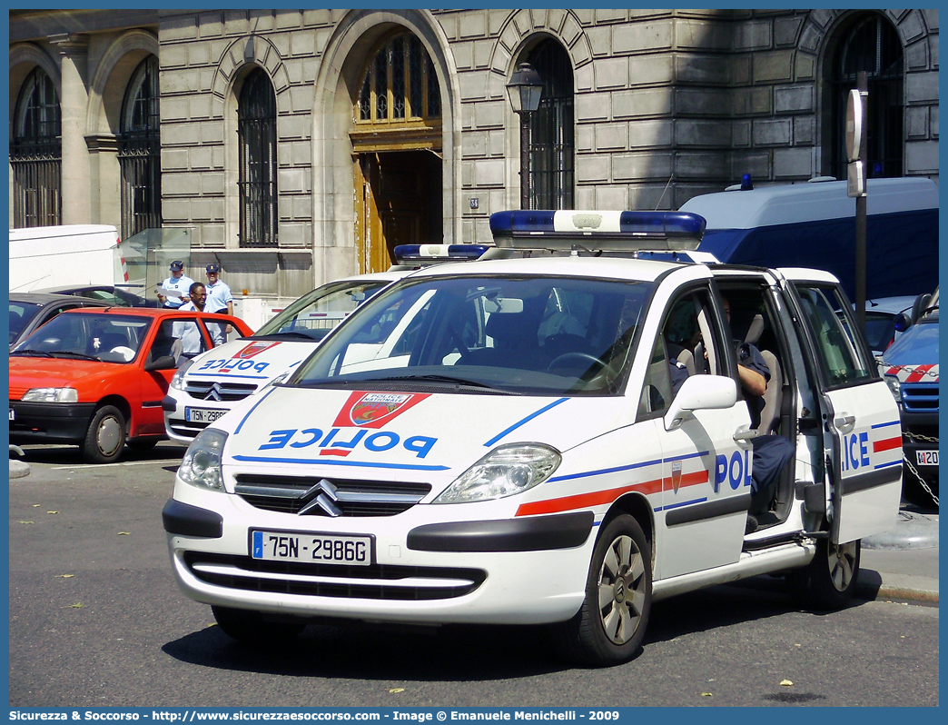 -
République Française
Police Nationale
Citroen C8
Parole chiave: Repubblica;Francese;République;Française;Police;Nationale;Polizia;Nazionale;Citroen;C8;C 8