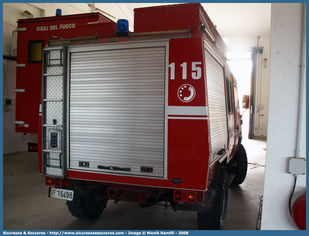 VF 16498
Corpo Nazionale Vigili del Fuoco
Iveco 40-10WM
Allestitore Baribbi S.p.A.
Parole chiave: VF;V.F.;VVF;V.V.F.;Corpo;Nazionale;Vigili;del;Fuoco;Polisoccorso;Iveco;40-10WM;40;10;WM;VM90;VM 90;Magirus