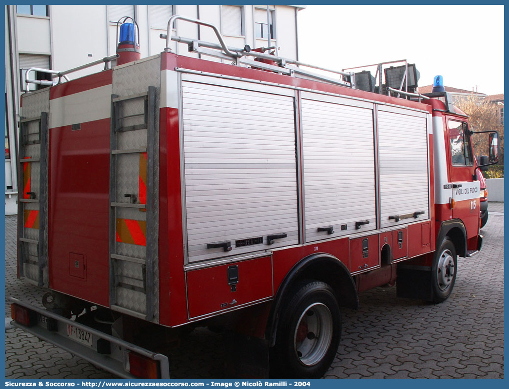 VF 13847
Corpo Nazionale Vigili del Fuoco
Iveco 60-10
Allestitore Baribbi S.p.A.
Parole chiave: Corpo;Nazionale;Vigili del Fuoco;Vigili;Fuoco;Polisoccorso;Iveco;60-10;60 - 10;Baribbi