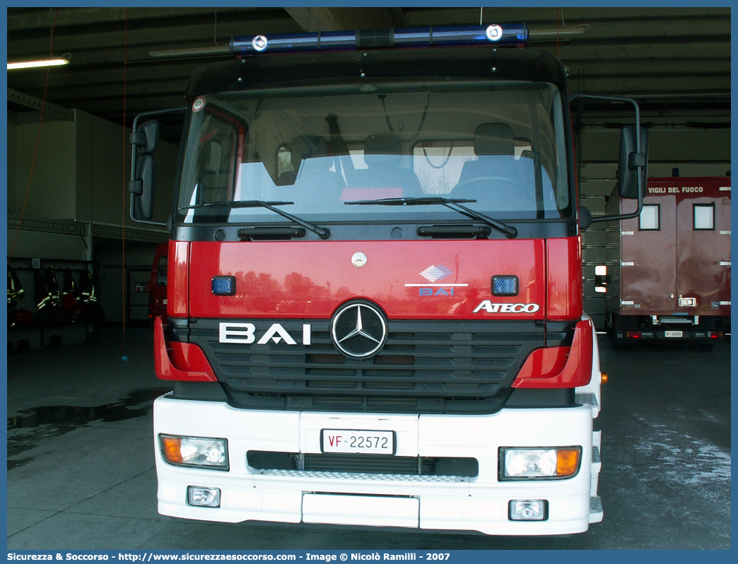 VF 22572
Corpo Nazionale Vigili del Fuoco
Mercedes Benz Atego 1828 I serie restyling
Allestitore BAI S.r.l.
Parole chiave: Corpo;Nazionale;Vigili del Fuoco;Vigili;Fuoco;ABP;A.B.P.;AutoBottePompa;AutoBotte;Mercedes Benz;Atego;1828;BAI;B.A.I.;22572