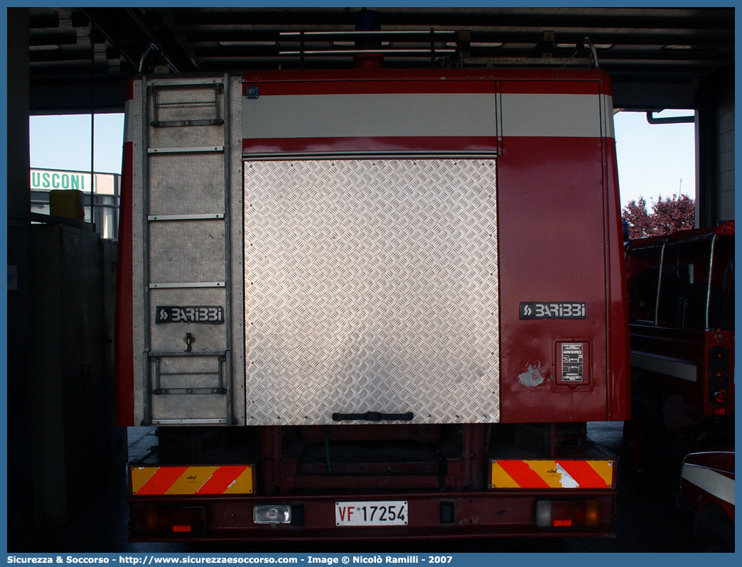 VF 17254
Corpo Nazionale Vigili del Fuoco
Iveco 190-26
Allestitore Baribbi S.p.A.
Parole chiave: VVF;V.V.F.;Corpo;Nazionale;Vigili;del;Fuoco;ABP;A.B.P.;AutoBottePompa;AutoBotte;Fiat;Iveco;190-26;190 - 26;Baribbi