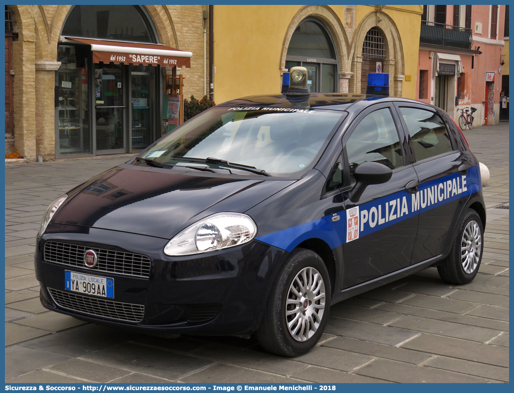 Polizia Locale YA909AA
Polizia Municipale
Comune di Bevagna
Fiat Grande Punto
Allestitore Ciabilli S.r.l.
Parole chiave: Polizia;Locale;Municipale;Bevagna;Fiat;Grande Punto;Ciabilli;YA909AA;YA 909 AA