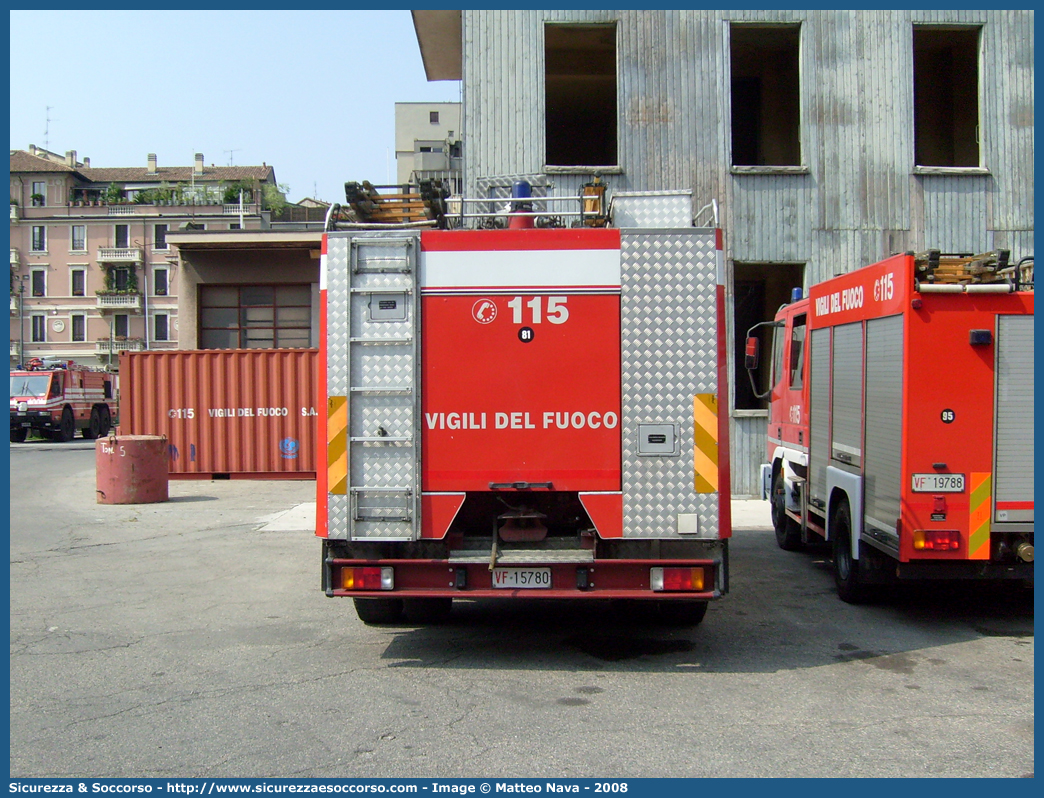 VF 15780
Corpo Nazionale Vigili del Fuoco
Iveco 190-26
Allestitore Baribbi S.p.A.
Parole chiave: VVF;V.V.F.;Corpo;Nazionale;Vigili;del;Fuoco;AutoPompaSerbatoio;APS;A.P.S.;Iveco;190;26;190-26;Baribbi