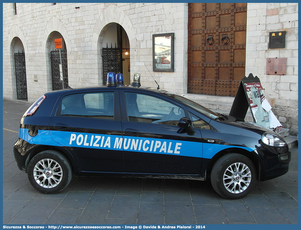 Polizia Locale YA718AD
Polizia Municipale
Comune di Assisi
Fiat Punto Evo
Parole chiave: Polizia;Locale;Municipale;Assisi;Fiat;Punto Evo;YA718AD