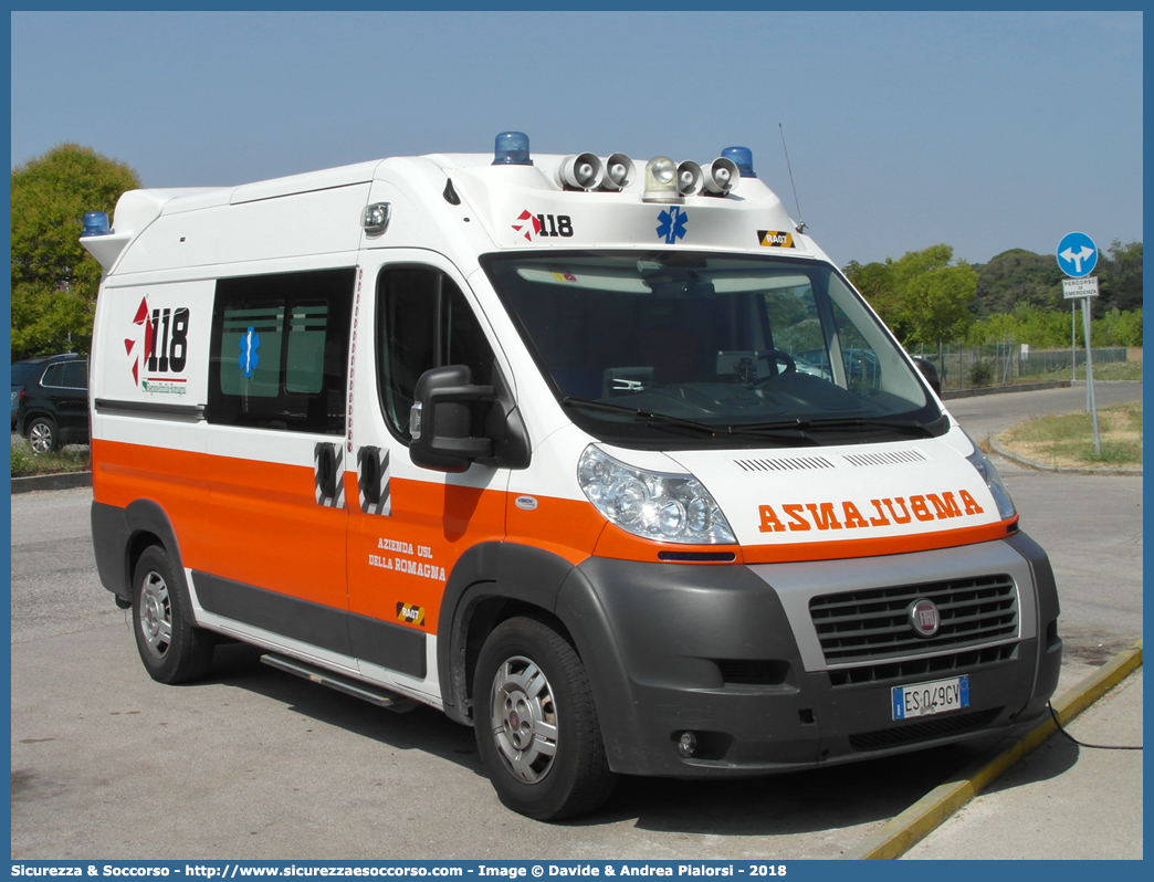 RA 07
118 Romagna Soccorso
Ambito Territoriale di Ravenna
Fiat Ducato III serie
Allestitore Vision S.r.l.
(variante)
Parole chiave: 118;Romagna;Ravenna;Soccorso;Ambulanza;Autoambulanza;Fiat;Ducato;X250;X 250;Vision