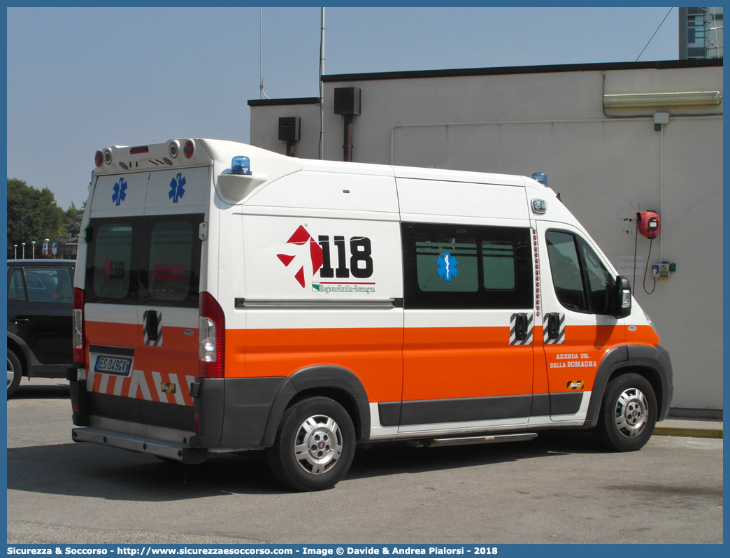 RA 07
118 Romagna Soccorso
Ambito Territoriale di Ravenna
Fiat Ducato III serie
Allestitore Vision S.r.l.
(variante)
Parole chiave: 118;Romagna;Ravenna;Soccorso;Ambulanza;Autoambulanza;Fiat;Ducato;X250;X 250;Vision