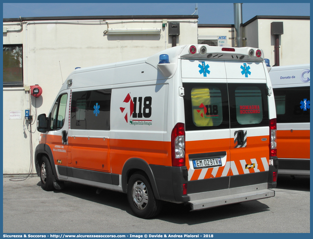 RA 09
118 Romagna Soccorso
Ambito Territoriale di Ravenna
Fiat Ducato III serie
Allestitore Vision S.r.l.
(variante)
Parole chiave: Fiat;Ducato;X250;118;Romagna;Ravenna;Soccorso;Ambulanza;Autoambulanza;Vision