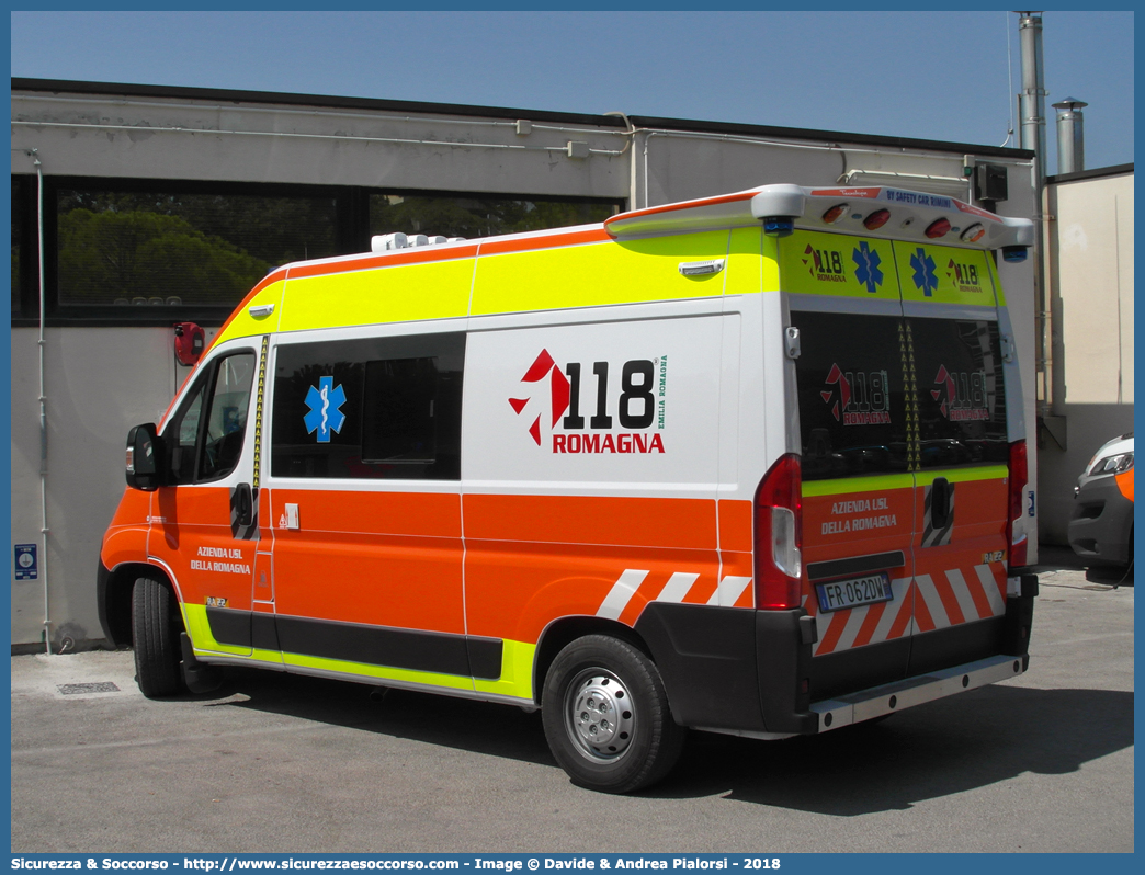 RA 22
118 Romagna Soccorso
Ambito Territoriale di Ravenna
Fiat Ducato III serie restyling
Allestitore Safety Car S.r.l.
Parole chiave: 118;Romagna;Ravenna;Soccorso;Ambulanza;Autoambulanza;Fiat;Ducato;X290;X 290;Orion;Safety Car