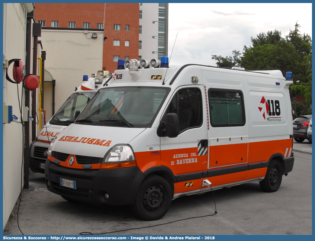 RA 34
118 Romagna Soccorso
Ambito Territoriale di Ravenna
Renault Master III serie
Allestitore Vision S.r.l.
Parole chiave: 118;Romagna;Ravenna;Soccorso;Ambulanza;Autoambulanza;Renault;Master;Vision