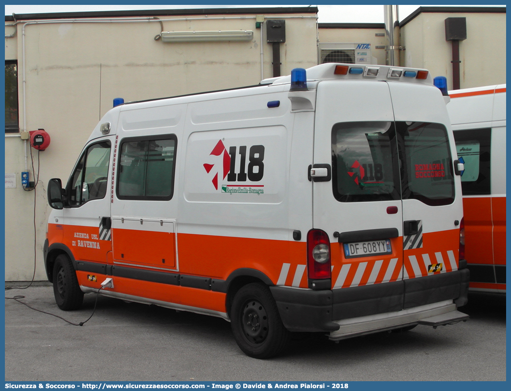 RA 34
118 Romagna Soccorso
Ambito Territoriale di Ravenna
Renault Master III serie
Allestitore Vision S.r.l.
Parole chiave: 118;Romagna;Ravenna;Soccorso;Ambulanza;Autoambulanza;Renault;Master;Vision