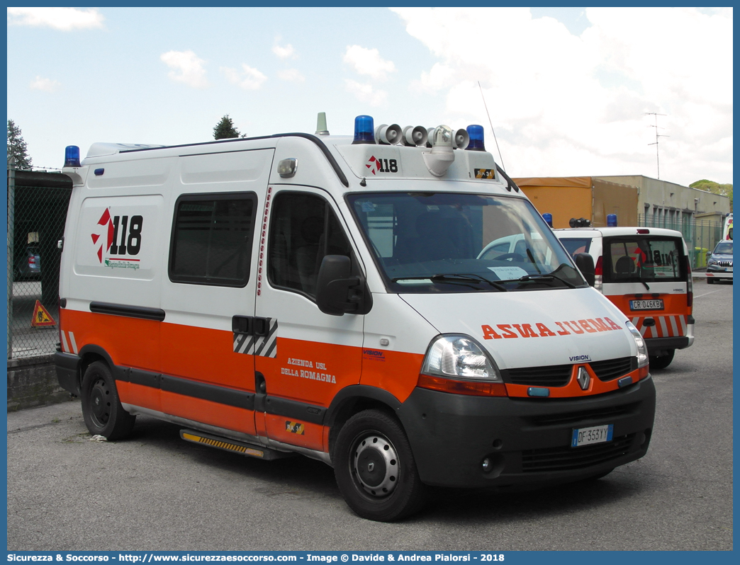 RA 31
118 Romagna Soccorso
Ambito Territoriale di Ravenna
Renault Master III serie
Allestitore Vision S.r.l.
Parole chiave: 118;Romagna;Ravenna;Soccorso;Ambulanza;Autoambulanza;Renault;Master;Vision