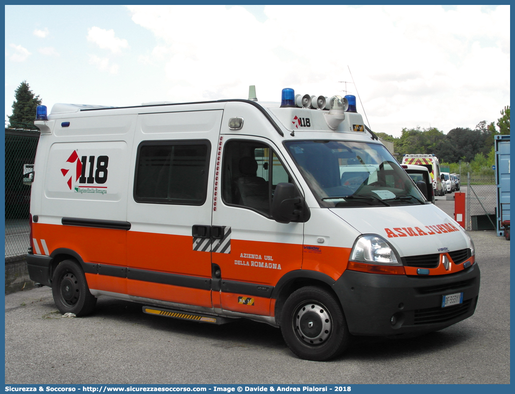 RA 31
118 Romagna Soccorso
Ambito Territoriale di Ravenna
Renault Master III serie
Allestitore Vision S.r.l.
Parole chiave: 118;Romagna;Ravenna;Soccorso;Ambulanza;Autoambulanza;Renault;Master;Vision