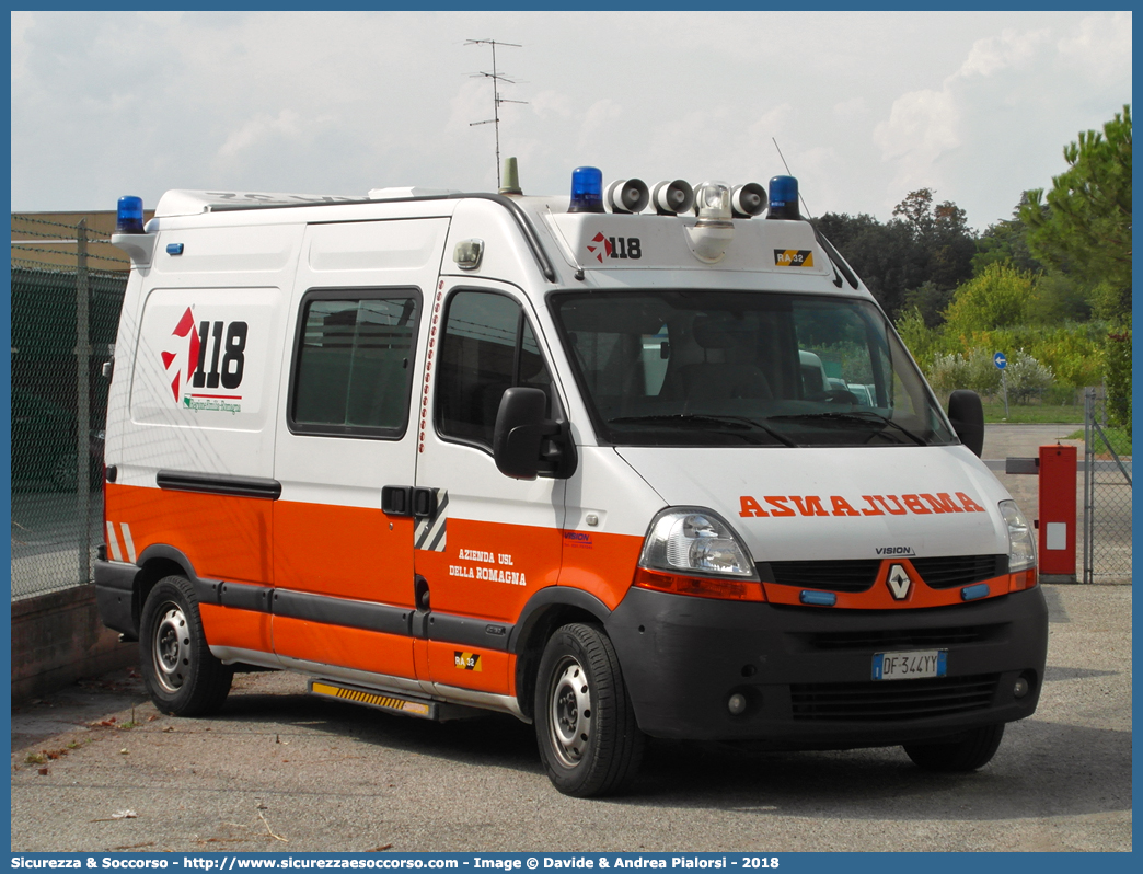 RA 32
118 Romagna Soccorso
Ambito Territoriale di Ravenna
Renault Master III serie
Allestitore Vision S.r.l.
Parole chiave: 118;Romagna;Ravenna;Soccorso;Ambulanza;Autoambulanza;Renault;Master;Vision