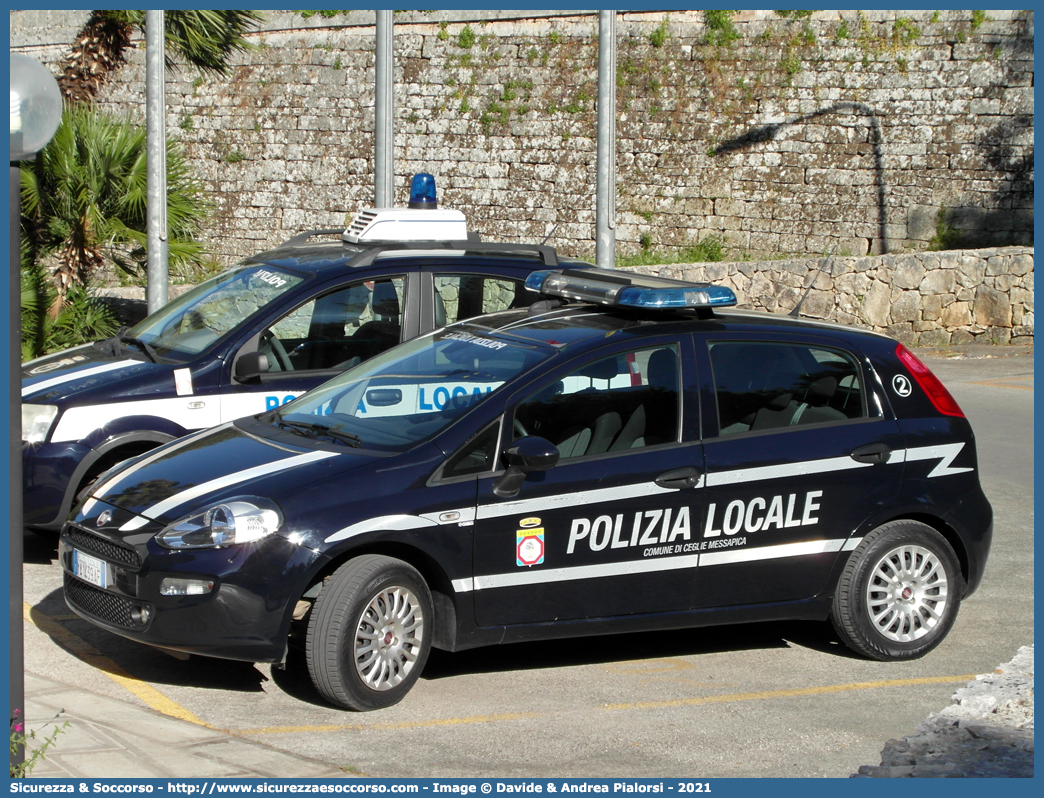 Polizia Locale YA439AF
Polizia Locale
Comune di Ceglie Messapica
Fiat Punto IV serie
Allestitore Ciabilli S.r.l.
Parole chiave: Polizia;Locale;Municipale;Ceglie Messapica;Fiat;Punto;Ciabilli;YA439AF;YA 439 AF