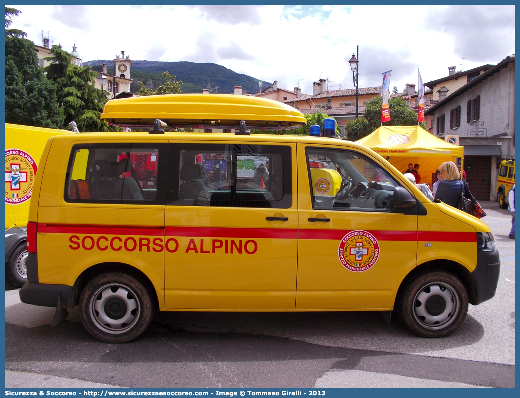 PC F23TN
Corpo Nazionale
Soccorso Alpino e Speleologico
Delegazione Alpina IV Trentino
Volkswagen Transporter T5 restyling
Parole chiave: CNSAS;C.N.S.A.S.;Corpo;Nazionale;Soccorso;Alpino;Speleologico;Trentino;Trento;SAT;S.A.T.;Volkswagen;Transporter;T5;PCF23TN;PC F23TN