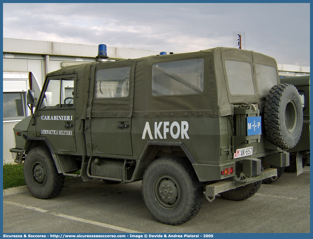 AM AK657
Arma dei Carabinieri
Reparto Carabinieri
presso l'Aeronautica Militare
Missione Fuori Area KFOR
Iveco VM90
Parole chiave: CC;C.C.;Arma;dei;Carabinieri;Aeronautica;Militare;Polizia;Military;Police;KFOR;Kosovo;Force;Iveco;VM90;VM 90