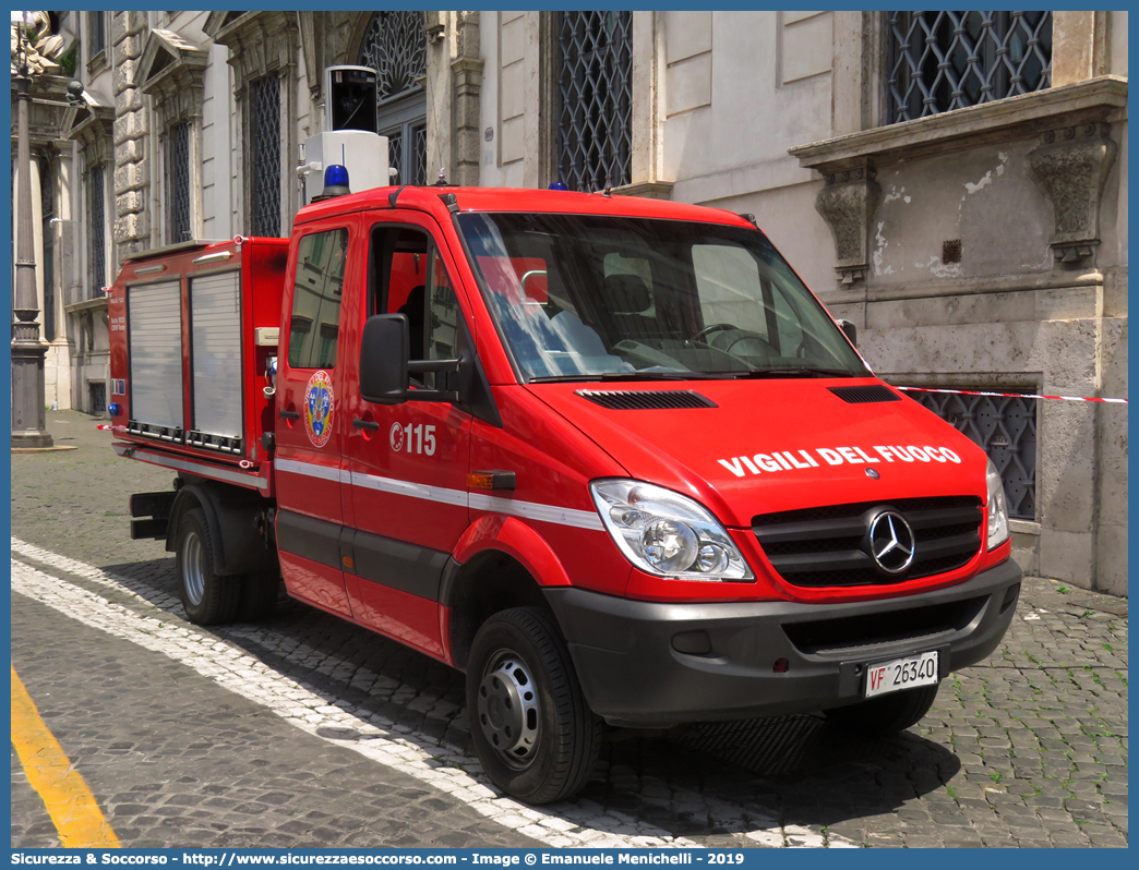 VF 26340
Corpo Nazionale Vigili del Fuoco
Nucleo N.B.C.R.
Mercedes Benz Sprinter 4x4 II serie
(variante)
Parole chiave: VVF;V.V.F.;Corpo;Nazionale;Vigili del Fuoco;Vigili;Fuoco;Mercedes Benz;Sprinter;NBCR;N.B.C.R.;Nucleare;Batteriologico;Chimico;Radiologico;Radiometrico;Radiometria;Radioattività;Radioattivita;26340