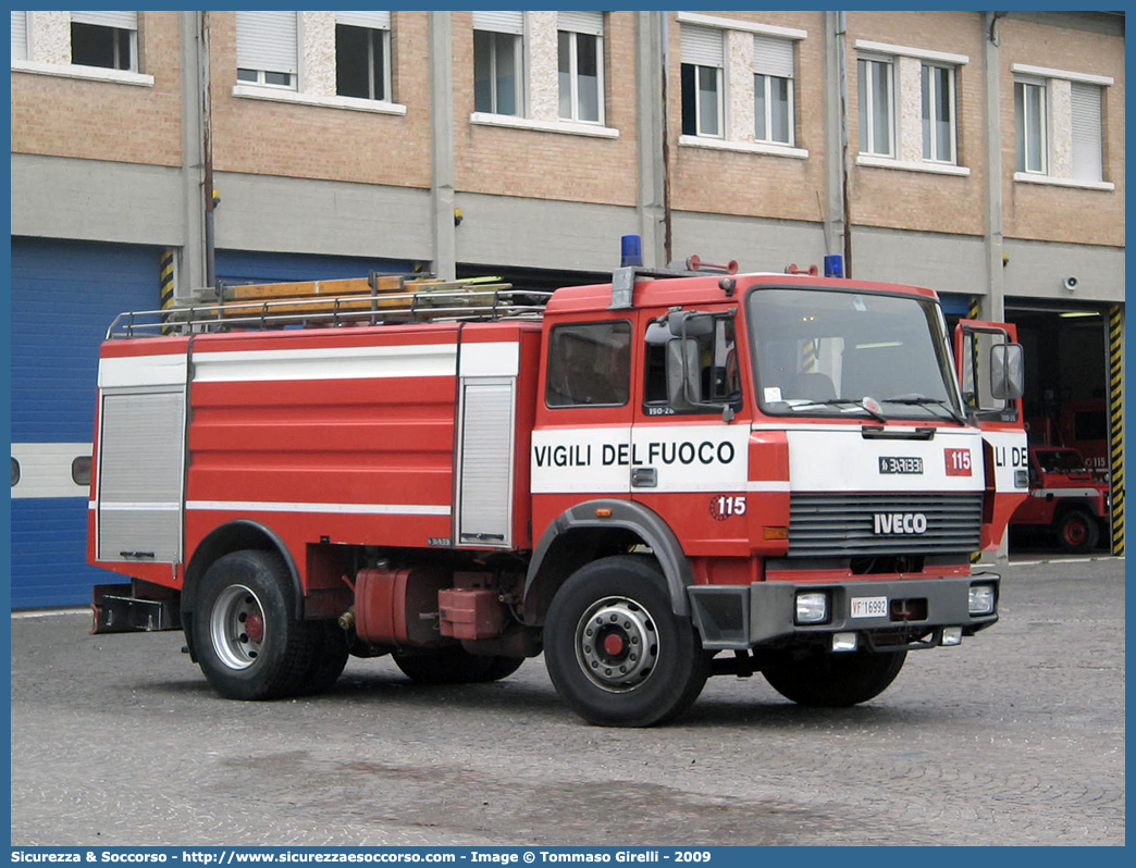 VF 16992
Corpo Nazionale Vigili del Fuoco
Iveco 190-26
Allestitore Baribbi S.p.A.
Parole chiave: VVF;V.V.F.;Corpo;Nazionale;Vigili;del;Fuoco;ABP;A.B.P.;AutoBottePompa;AutoBotte;Fiat;Iveco;190-26;190 - 26;Baribbi