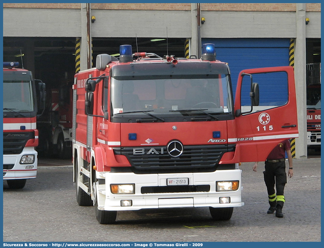 VF 21513
Corpo Nazionale Vigili del Fuoco
Mercedes Benz Atego 1828 I serie restyling
Allestitore BAI S.r.l.
Parole chiave: Corpo;Nazionale;Vigili del Fuoco;Vigili;Fuoco;ABP;A.B.P.;AutoBottePompa;AutoBotte;Mercedes Benz;Atego;1828;BAI;B.A.I.;21513