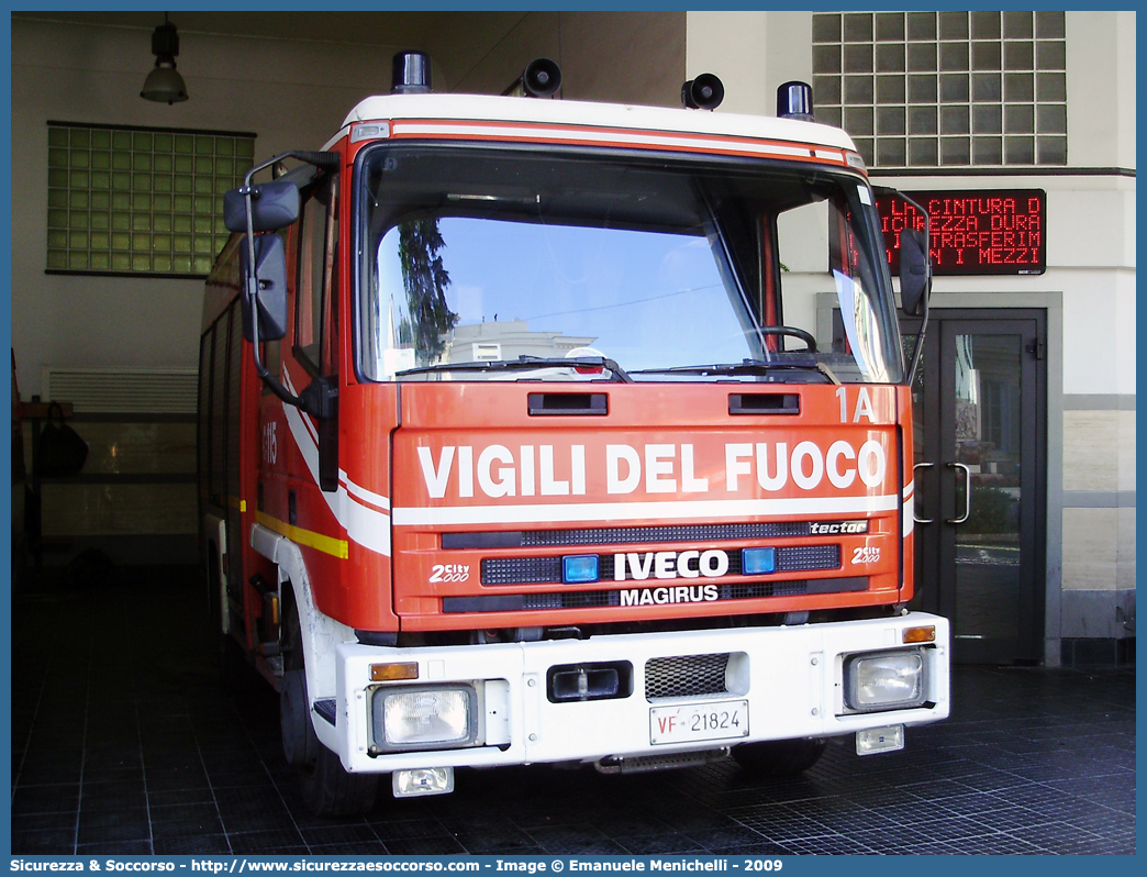 VF 21824
Corpo Nazionale Vigili del Fuoco
Iveco Magirus City2000
100E21 I serie
(variante)
Parole chiave: VVF;V.V.F.;Corpo;Nazionale;Vigili;del;Fuoco;AutoPompaSerbatoio;APS;A.P.S.;Iveco;Magirus;EuroFire;100E21;City2000;City;2000