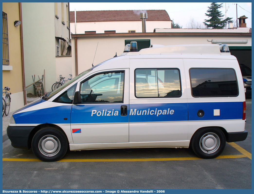 -
Polizia Municipale
Comune di Argenta
Fiat Scudo I serie
Parole chiave: Polizia;Locale;Municipale;Argenta;Fiat;Scudo