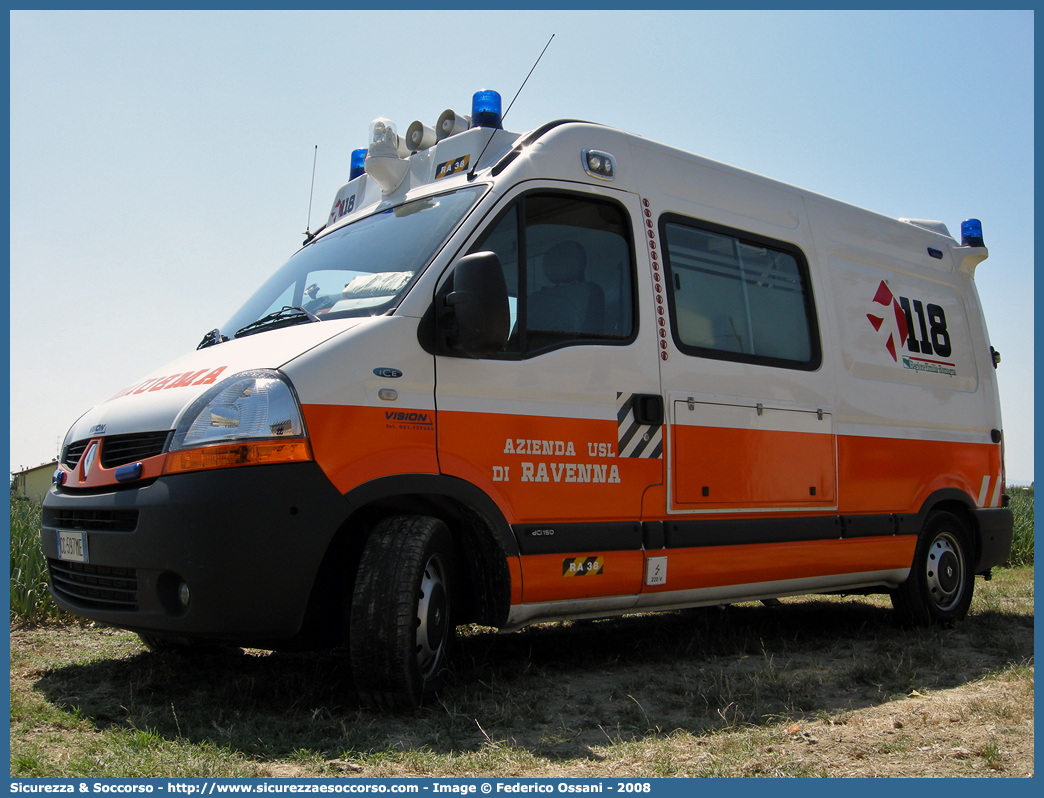 RA 38
118 Romagna Soccorso
Ambito Territoriale di Ravenna
Renault Master III serie
Allestitore Vision S.r.l.
Parole chiave: Renault;Master;118;Romagna;Ravenna;Soccorso;Ambulanza;Vision