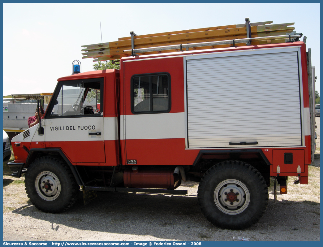 VF 17947
Corpo Nazionale Vigili del Fuoco
Iveco 40-10WM
Allestitore Iveco Magirus
Parole chiave: VF;V.F.;VVF;V.V.F.;Corpo;Nazionale;Vigili;del;Fuoco;Polisoccorso;Iveco;40-10WM;40;10;WM;VM90;VM 90;Magirus