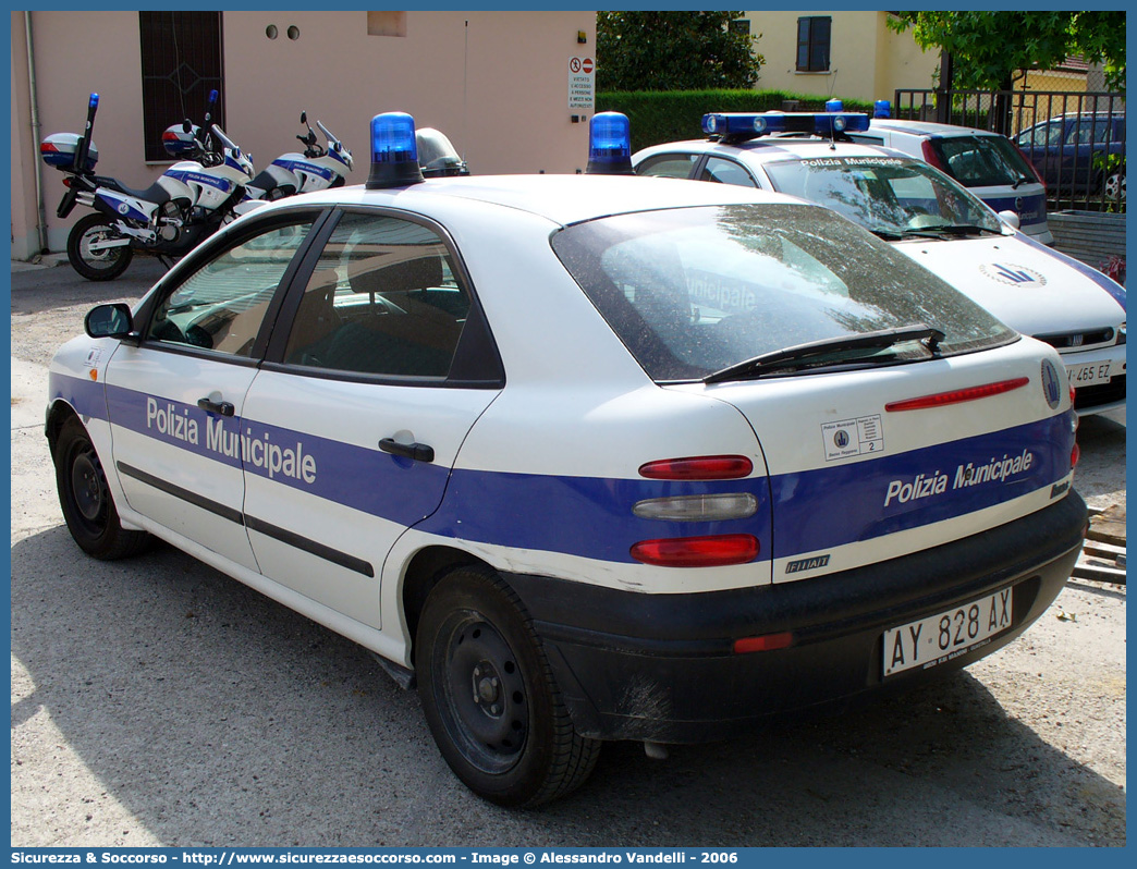 -
Polizia Municipale
Servizio Associato Bassa Reggiana
Fiat Brava
Parole chiave: Polizia;Locale;Municipale;Bassa Reggiana;Bagnolo in Piano;Gualtieri;Luzzara;Novellara;Reggiolo;Fiat;Brava