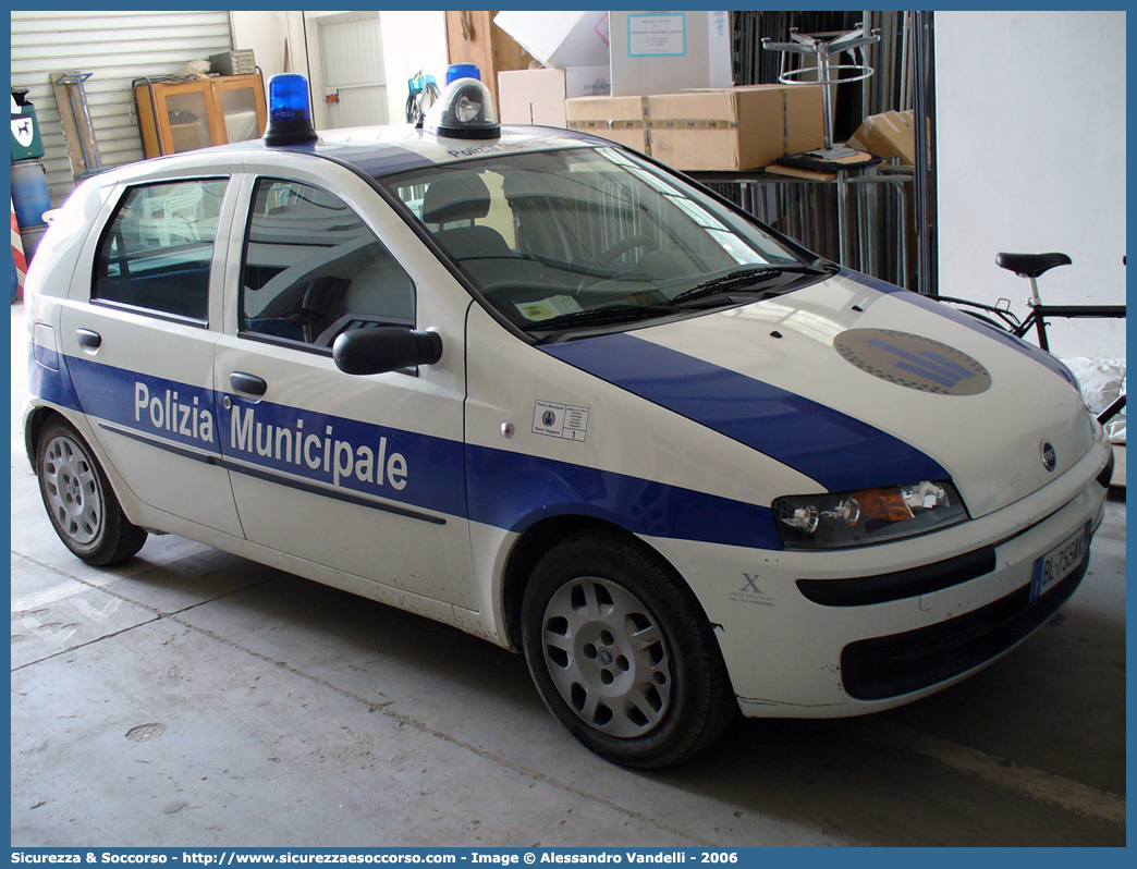 -
Polizia Municipale
Servizio Associato Bassa Reggiana
Fiat Punto II serie
Parole chiave: Polizia;Locale;Municipale;Bassa Reggiana;Bagnolo in Piano;Gualtieri;Luzzara;Novellara;Reggiolo;Fiat;Punto