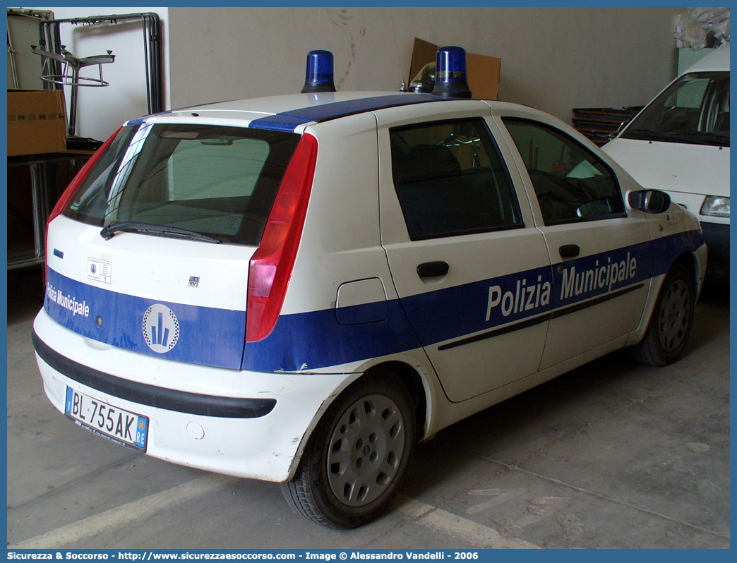 -
Polizia Municipale
Servizio Associato Bassa Reggiana
Fiat Punto II serie
Parole chiave: Polizia;Locale;Municipale;Bassa Reggiana;Bagnolo in Piano;Gualtieri;Luzzara;Novellara;Reggiolo;Fiat;Punto