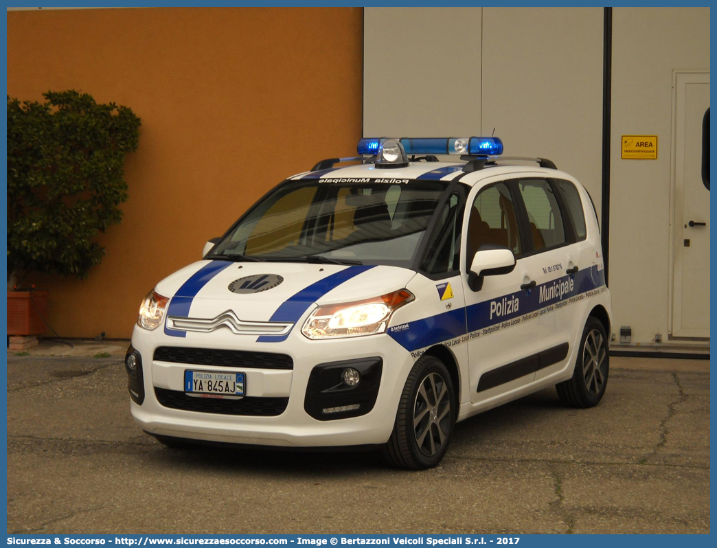 Polizia Locale YA845AJ
Polizia Municipale
Comune di Minerbio
Citroen C3 Picasso I serie restyling
Allestitore Bertazzoni S.r.l.
Parole chiave: Polizia;Locale;Municipale;Minerbio;Citroen;C3;C 3;Picasso;Bertazzoni;YA845AJ;YA 845 AJ