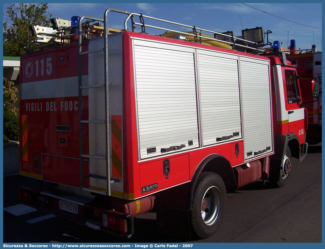 VF 16518
Corpo Nazionale Vigili del Fuoco
Iveco 65-12
Allestitore Baribbi S.p.A.
(variante)
Parole chiave: Corpo;Nazionale;Vigili del Fuoco;Vigili;Fuoco;Polisoccorso;Iveco;65-12;65 - 12;Baribbi