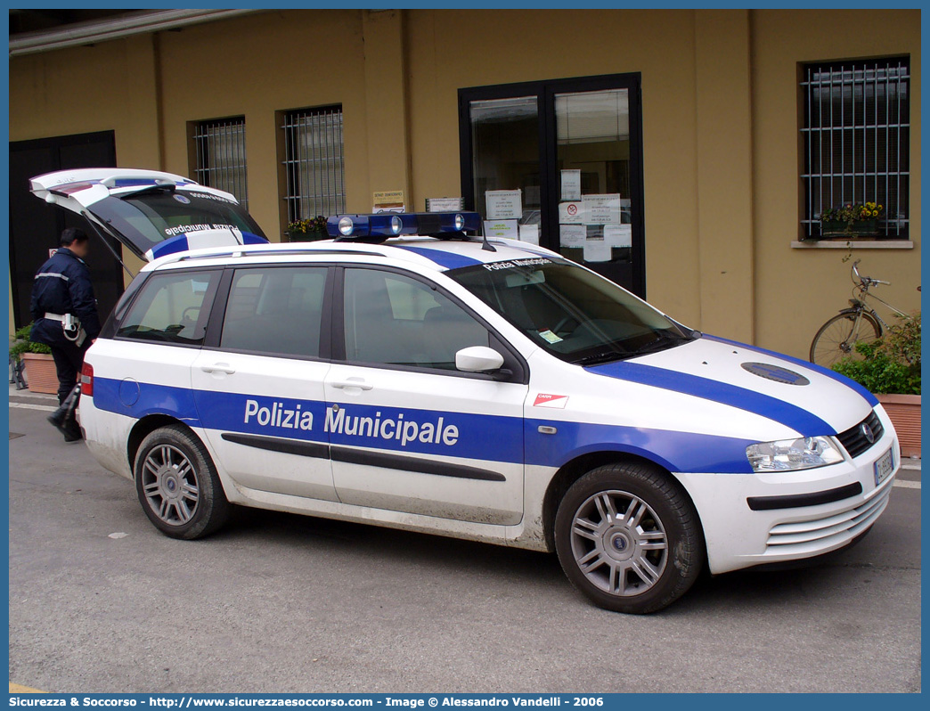 -
Polizia Municipale
Comune di Carpi
Fiat Stilo Multiwagon
Allestitore Bertazzoni S.r.l.
Parole chiave: Polizia;Locale;Municipale;Carpi;Fiat;Stilo;Multiwagon;Multi Wagon;MW;M.W.;Station Wagon;SW;S.W.;Bertazzoni