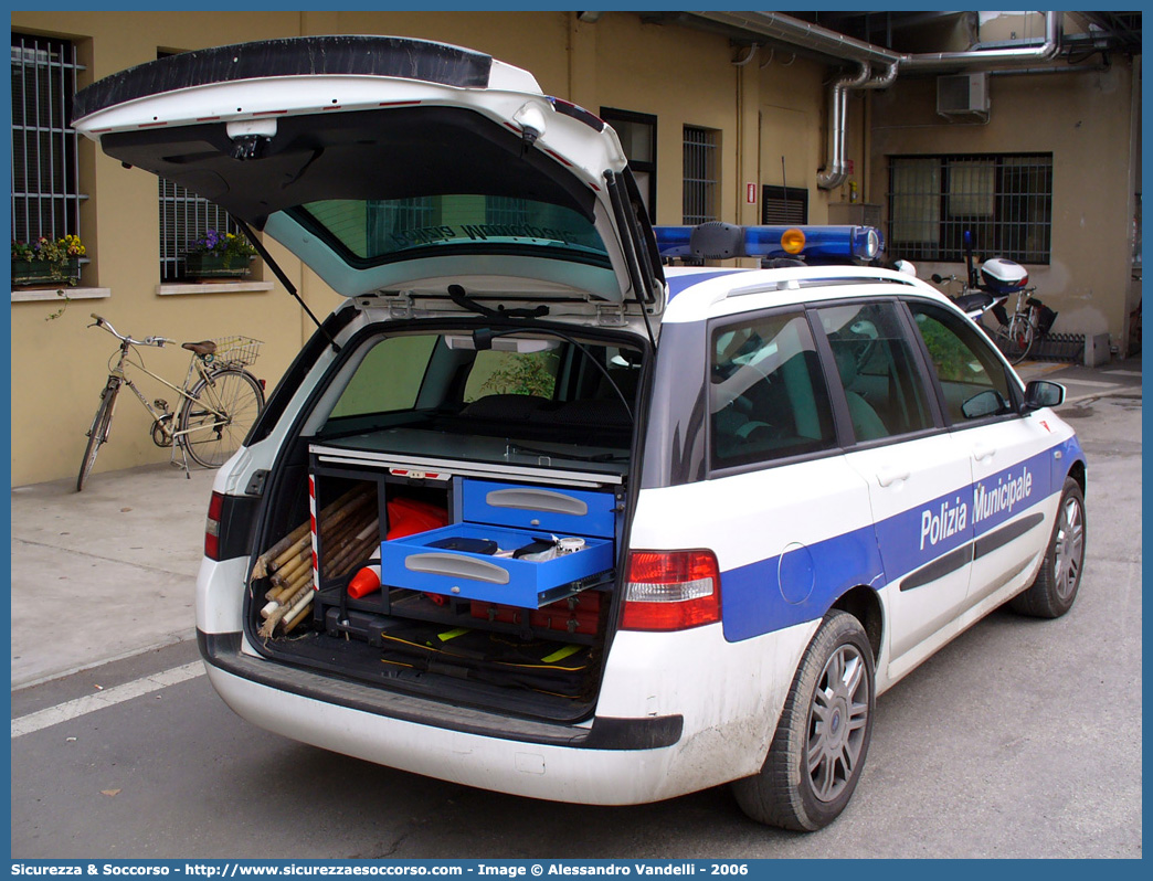 -
Polizia Municipale
Comune di Carpi
Fiat Stilo Multiwagon
Allestitore Bertazzoni S.r.l.
Parole chiave: Polizia;Locale;Municipale;Carpi;Fiat;Stilo;Multiwagon;Multi Wagon;MW;M.W.;Station Wagon;SW;S.W.;Bertazzoni