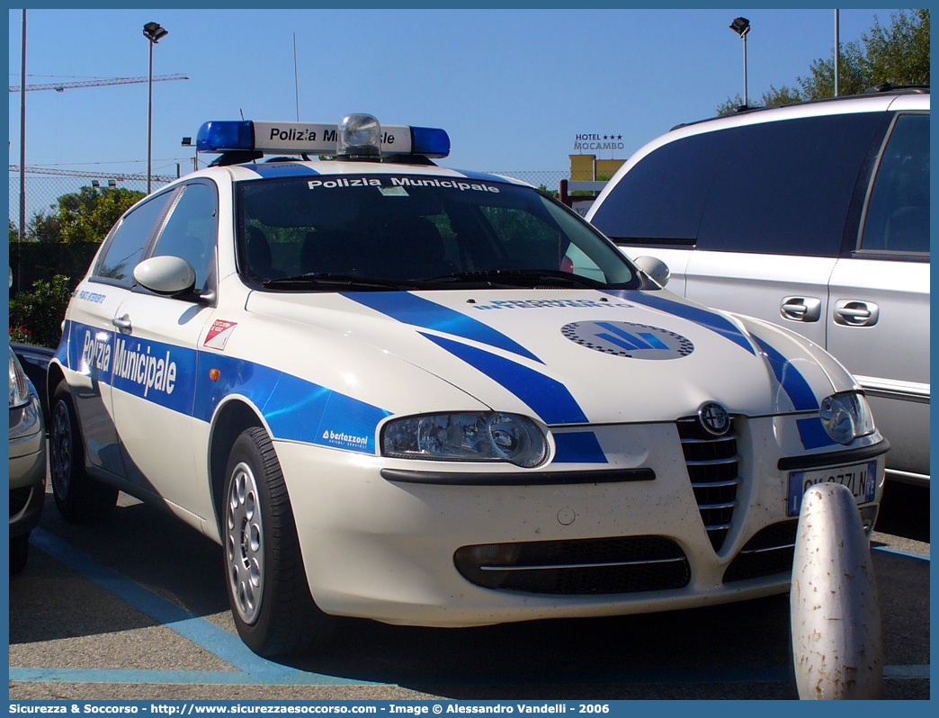 -
Polizia Municipale
Comune di Castelnovo ne' Monti
Alfa Romeo 147 I serie
Allestitore Bertazzoni S.r.l.
Parole chiave: Polizia;Locale;Municipale;Castelnovo ne'Monti;Alfa Romeo;147;Bertazzoni