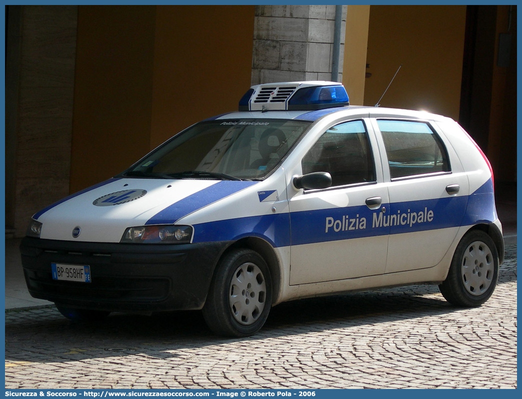 -
Polizia Municipale
Comune di Cento
Fiat Punto II serie
Parole chiave: Polizia;Municipale;Locale;Cento;Fiat;Punto