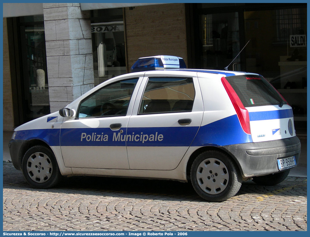 -
Polizia Municipale
Comune di Cento
Fiat Punto II serie
Parole chiave: Polizia;Municipale;Locale;Cento;Fiat;Punto