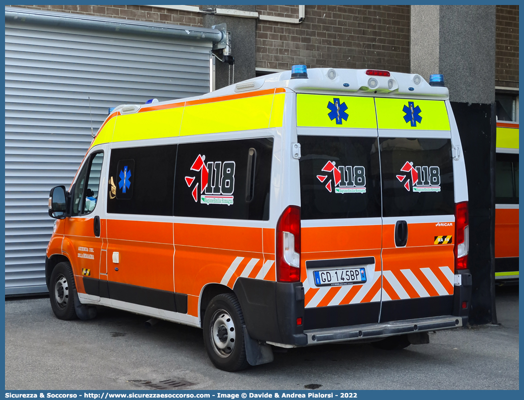 RA 14
118 Romagna Soccorso
Ambito Territoriale di Ravenna
Fiat Ducato III serie restyling
Allestitore Aricar S.p.A.
Parole chiave: 118;Romagna;Ravenna;Soccorso;Ambulanza;Autoambulanza;Fiat;Ducato;X290;X 290;Aricar