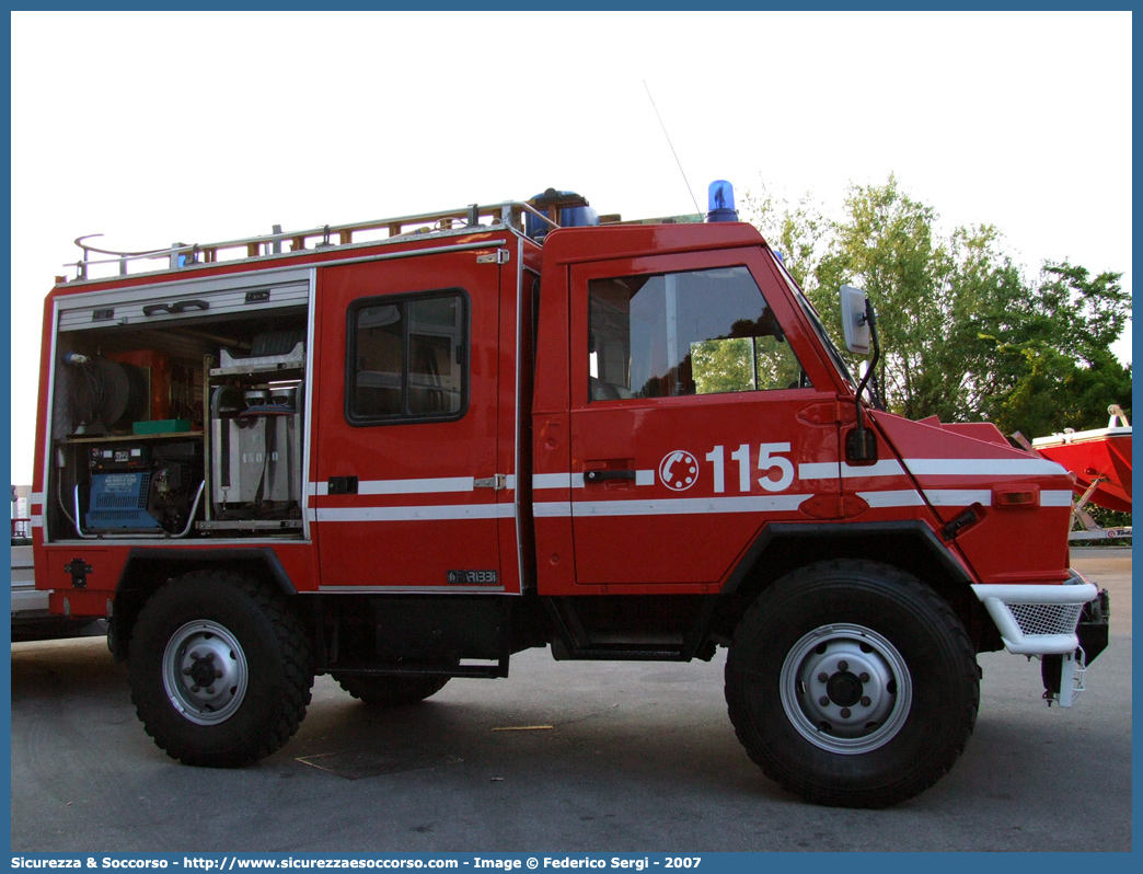 VF 16194
Corpo Nazionale Vigili del Fuoco
Iveco 40-10WM
Allestitore Baribbi S.p.A.
(variante)
Parole chiave: VF;V.F.;VVF;V.V.F.;Corpo;Nazionale;Vigili;del;Fuoco;Polisoccorso;Iveco;40-10WM;40;10;WM;VM90;VM 90;Magirus