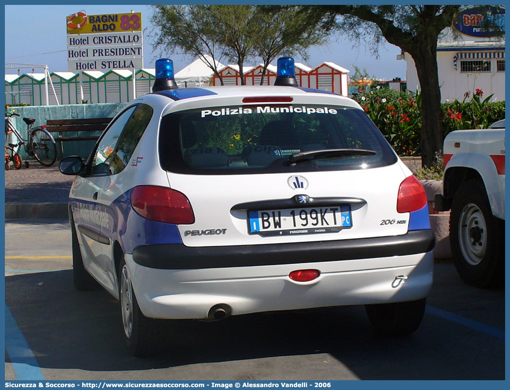 -
Polizia Municipale
Comune di Gazzola
Peugeot 206
Parole chiave: Polizia;Locale;Municipale;Gazzola;Peugeot;206