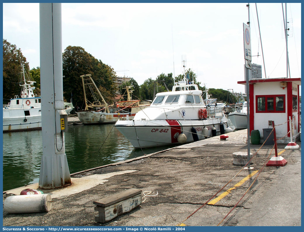 CP 842
Corpo delle Capitanerie di Porto
Guardia Costiera
Vedetta Costiera Classe 825
Parole chiave: CP;C.P.;GC;G.C.;Guardia;Costiera;Capitaneria;Capitanerie;Porto;Vedetta;Vedette;Costiere;Classe;825