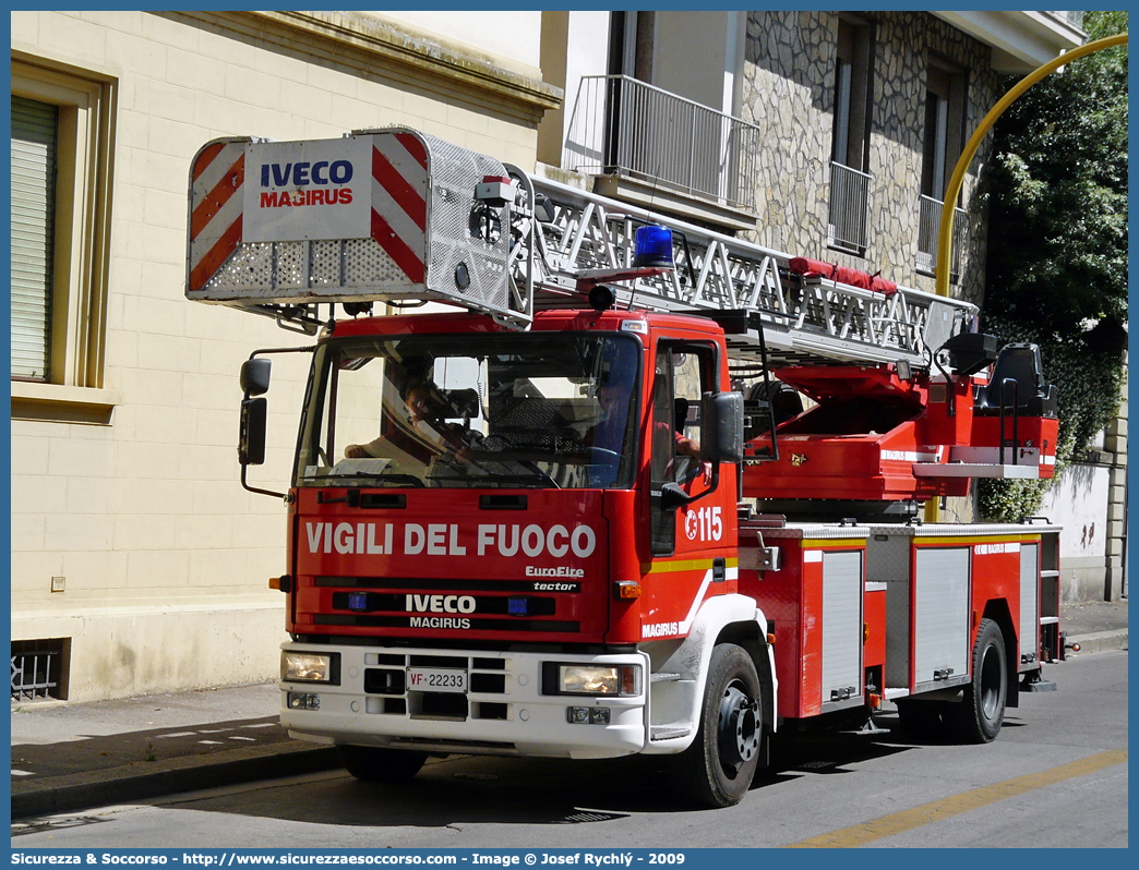 VF 22233
Corpo Nazionale Vigili del Fuoco
Iveco 150E28 EuroFire I serie
Allestitore Magirus
Parole chiave: VVF;V.V.F.;Corpo;Nazionale;Vigili;del;Fuoco;AutoScala;AS;Iveco;150E28;EuroFire;Magirus