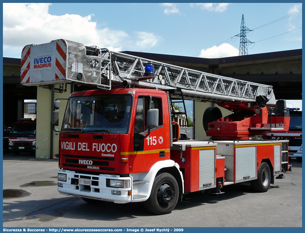 VF 18699
Corpo Nazionale Vigili del Fuoco
Iveco 150E27 EuroFire I serie
Allestitore Magirus
Parole chiave: VVF;V.V.F.;Corpo;Nazionale;Vigili;del;Fuoco;AutoScala;AS;Iveco;150E27;EuroFire;Magirus