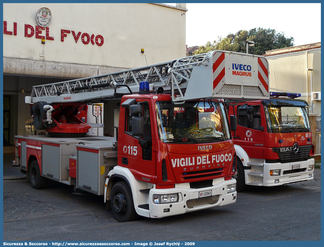 VF 22941
Corpo Nazionale Vigili del Fuoco
Iveco 150E28 EuroFire II serie
Allestitore Magirus
Parole chiave: VVF;V.V.F.;Corpo;Nazionale;Vigili;del;Fuoco;AutoScala;AS;Iveco;150E28;EuroFire;Magirus